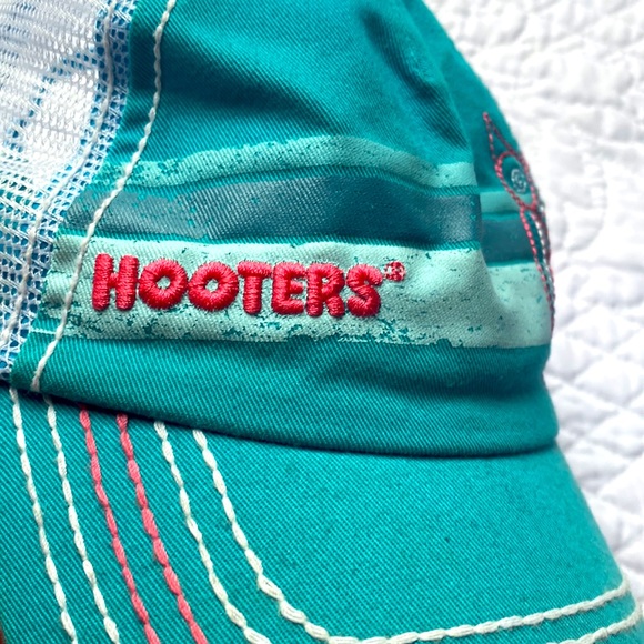 Hooters 🦉 Ball Cap Adjustable - Picture 4 of 4
